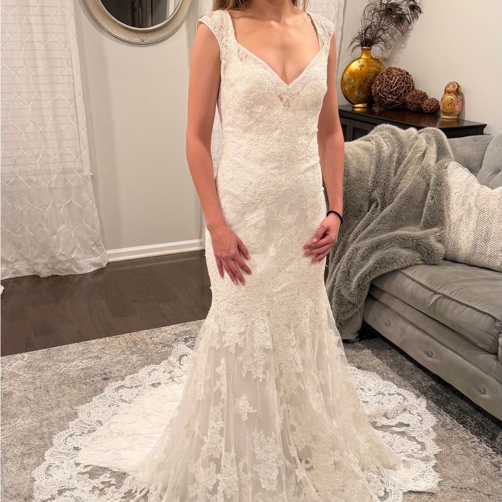 Ivory Lace Mermaid Wedding Gown